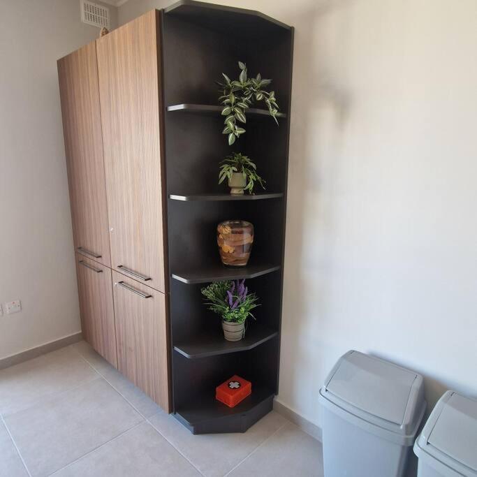 Centrally Located, Well Equipped, Stylish Flat. St. Paul's Bay Exteriör bild