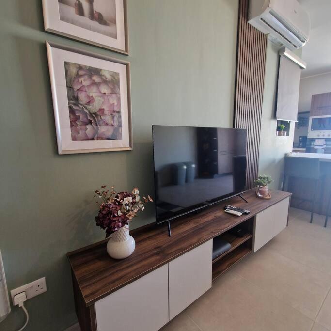 Centrally Located, Well Equipped, Stylish Flat. St. Paul's Bay Exteriör bild