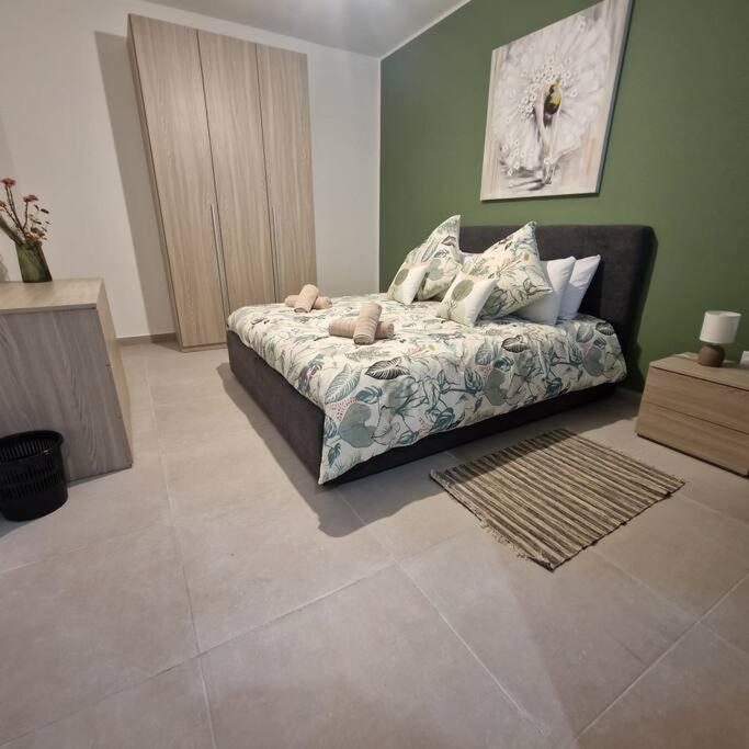 Centrally Located, Well Equipped, Stylish Flat. St. Paul's Bay Exteriör bild