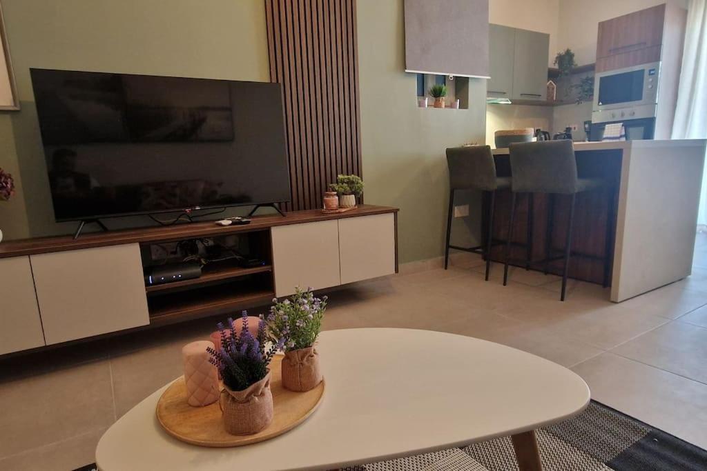 Centrally Located, Well Equipped, Stylish Flat. St. Paul's Bay Exteriör bild