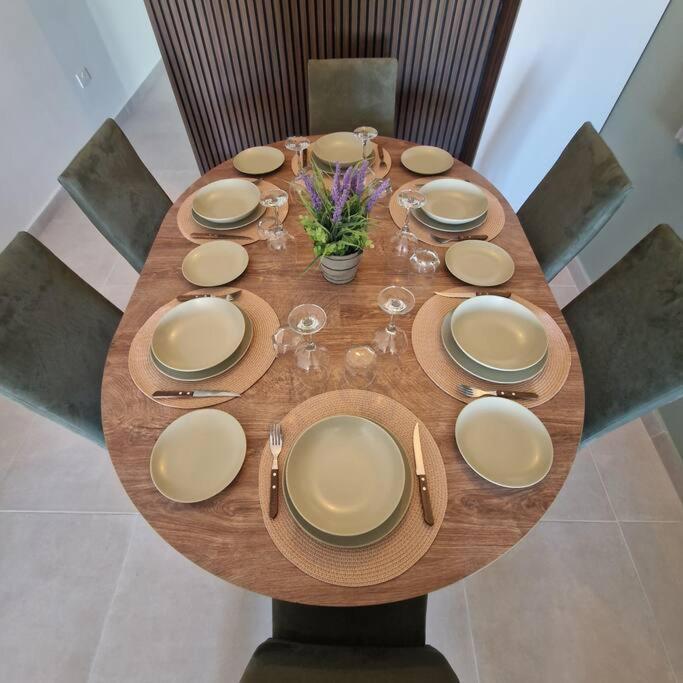 Centrally Located, Well Equipped, Stylish Flat. St. Paul's Bay Exteriör bild