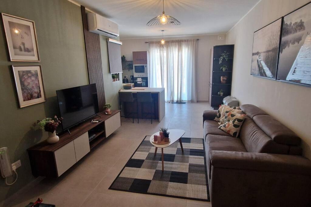 Centrally Located, Well Equipped, Stylish Flat. St. Paul's Bay Exteriör bild