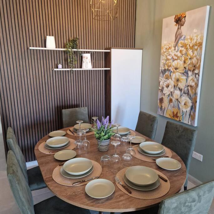Centrally Located, Well Equipped, Stylish Flat. St. Paul's Bay Exteriör bild