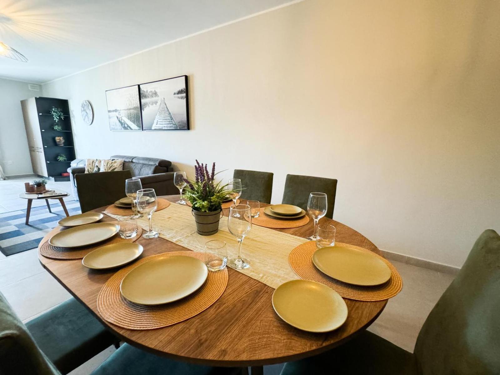 Centrally Located, Well Equipped, Stylish Flat. St. Paul's Bay Exteriör bild