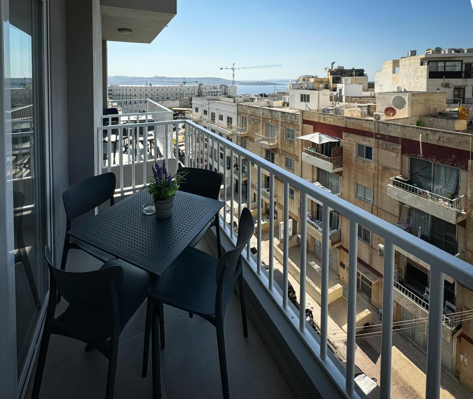 Centrally Located, Well Equipped, Stylish Flat. St. Paul's Bay Exteriör bild