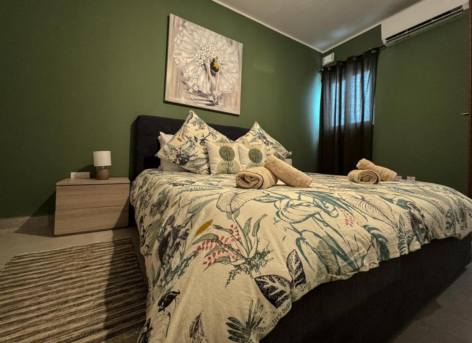 Centrally Located, Well Equipped, Stylish Flat. St. Paul's Bay Exteriör bild