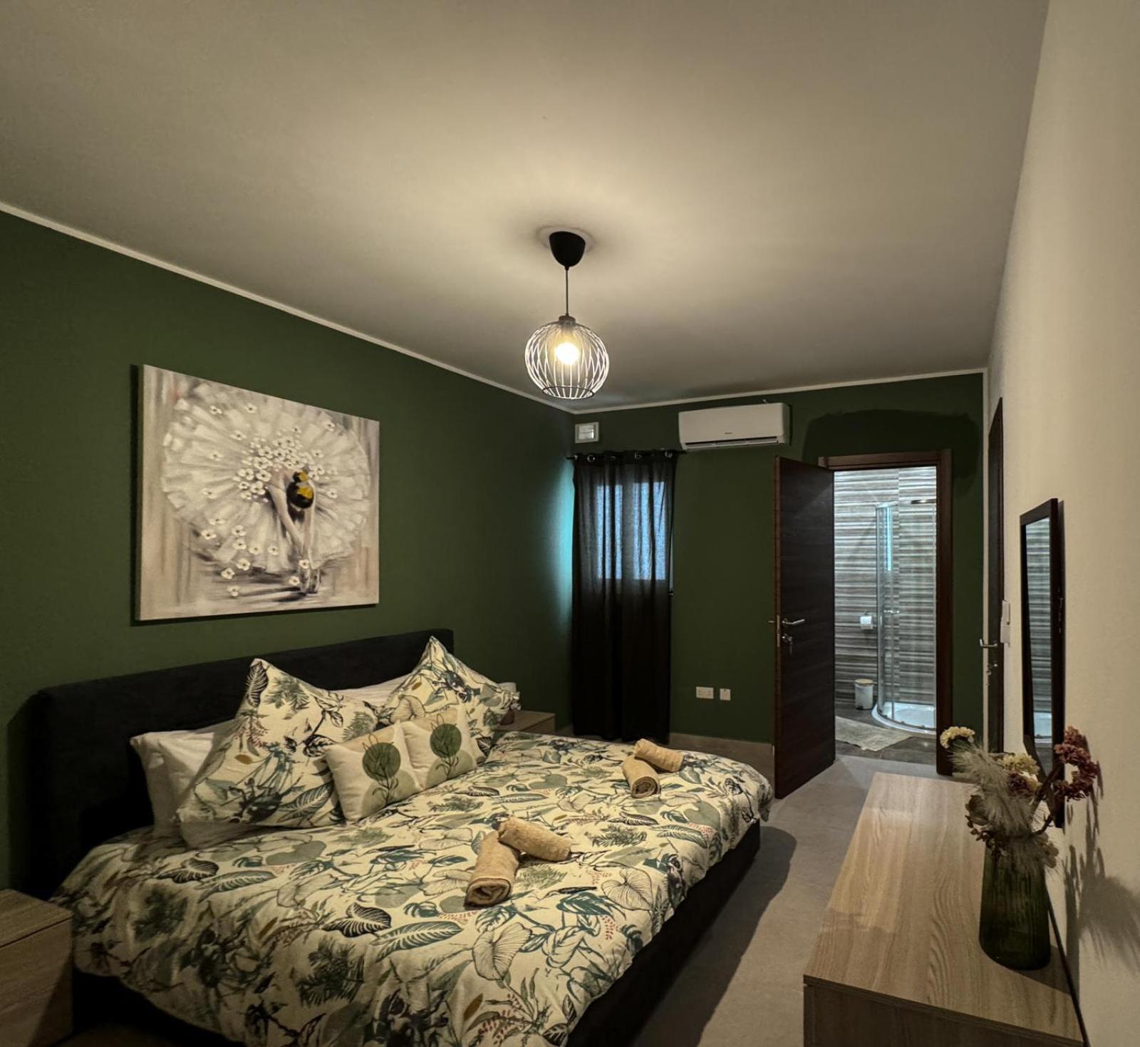 Centrally Located, Well Equipped, Stylish Flat. St. Paul's Bay Exteriör bild