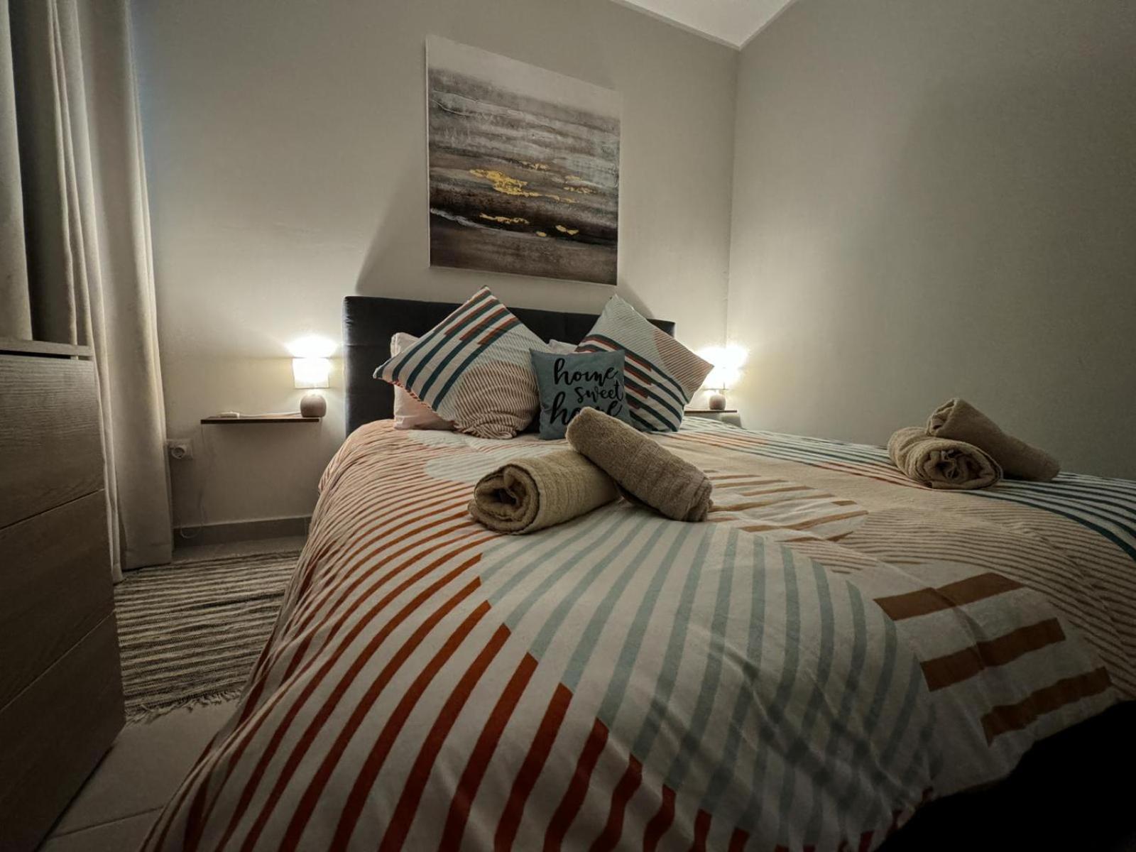 Centrally Located, Well Equipped, Stylish Flat. St. Paul's Bay Exteriör bild